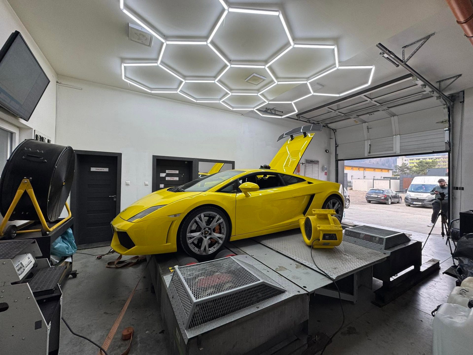 Lamborghini Gallardo na valcovej skúšobni v dielni Autochiptuning.sk v Čadci